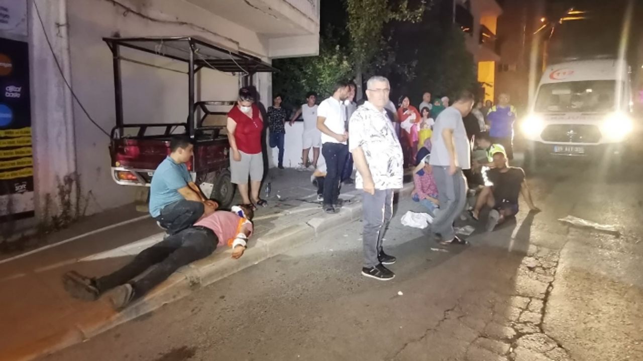 İzmir’de ortalığı savaş alanına çeviren kaza: 12 yaralı