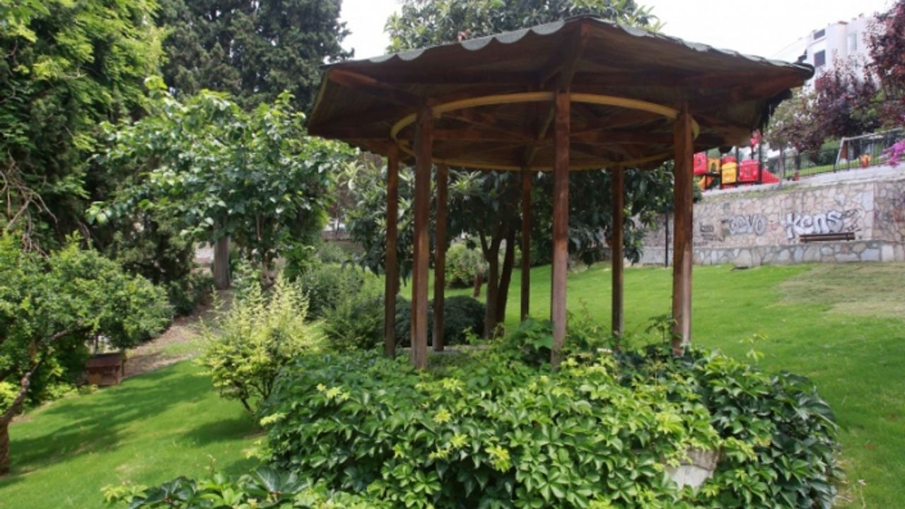 Karabağlar'da Adnan Süvari Parkı da yenilendi