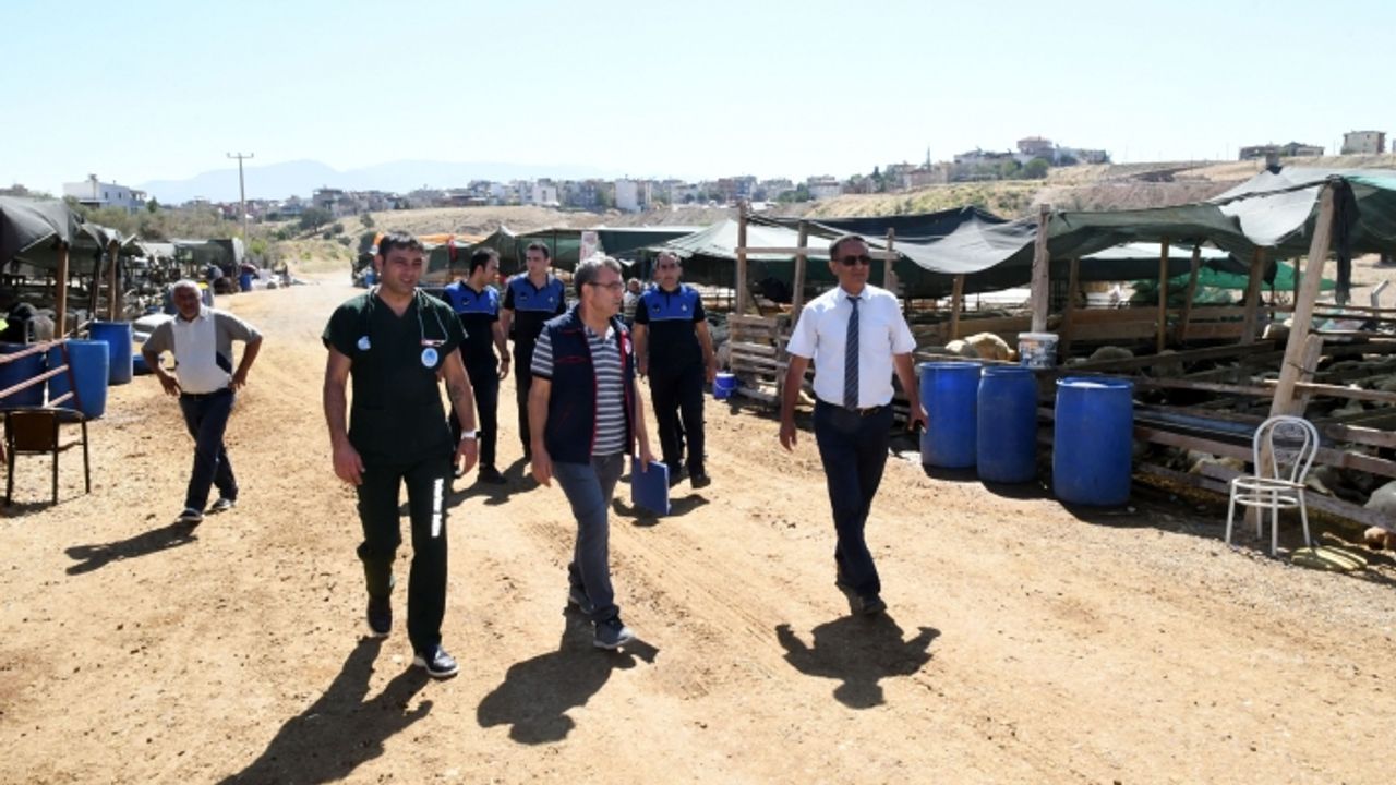Karabağlar'da kurban satış yerleri denetleniyor