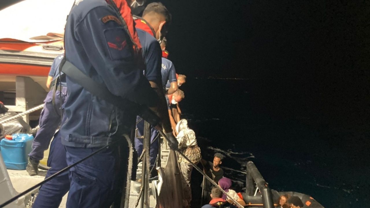 Yunanistan unsurlarınca geri itilen 9 göçmen kurtarıldı