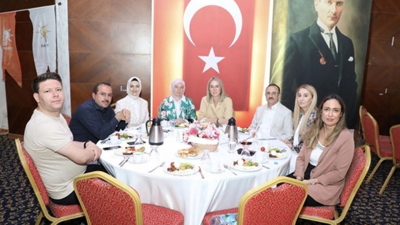 AK Kadınlar İzmir'de buluştu: Hangi mesajlar verildi?