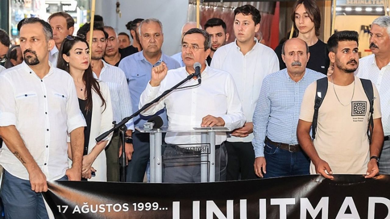 Başkan Batur'dan 17 Ağustos mesajı: Kentsel dönüşüm öncelik olmalı
