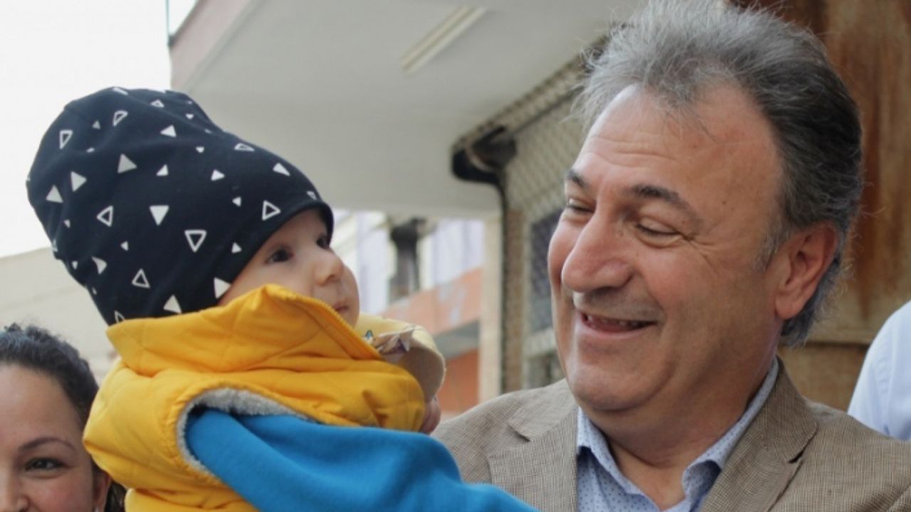 Bornova'da yeni doğan bebeklere 'hoş geldin' hediyeleri
