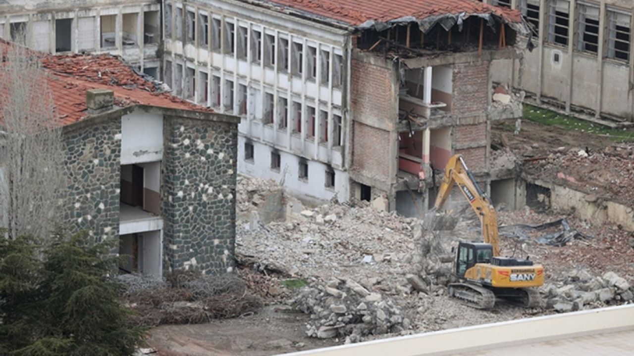 Buca Cezaevi'nin yıkım ihalesi yargıya taşınmıştı: Mahkeme kararını verdi!