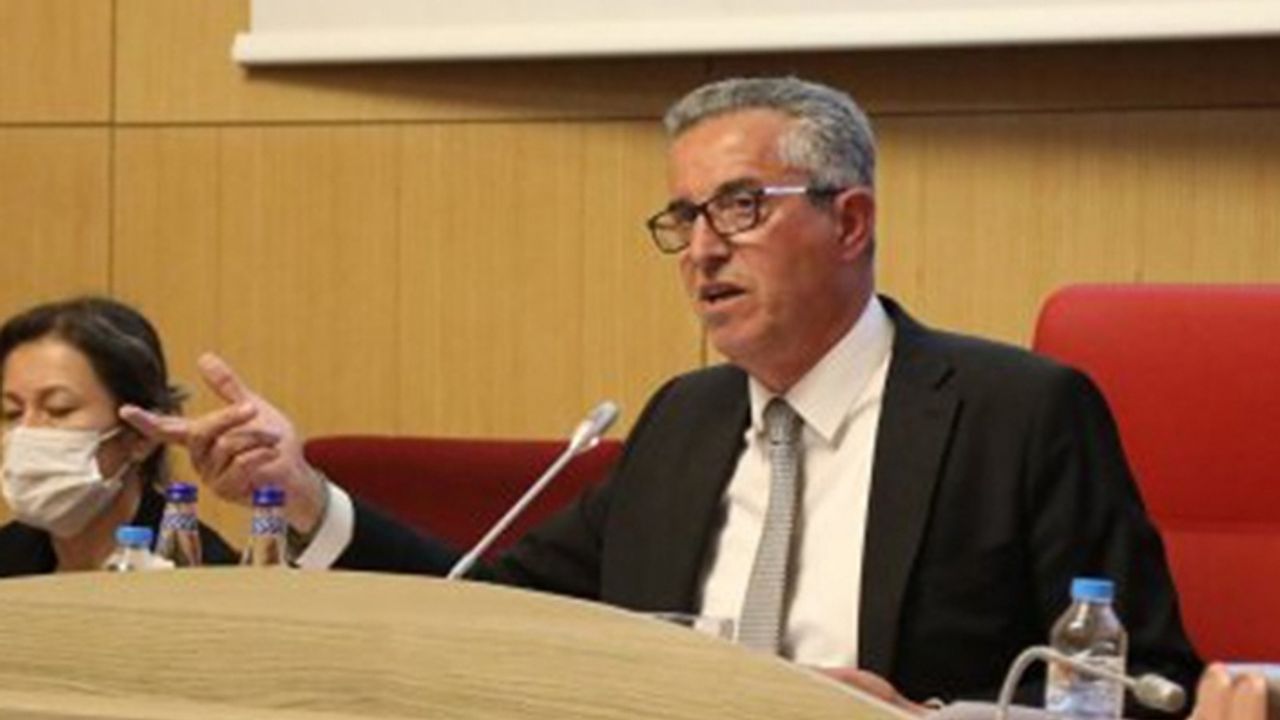 Gaziemir’de hem ‘çatlak’ hem tartışma… Arda’dan meclis üyesine: Marabam değilsen gidersin