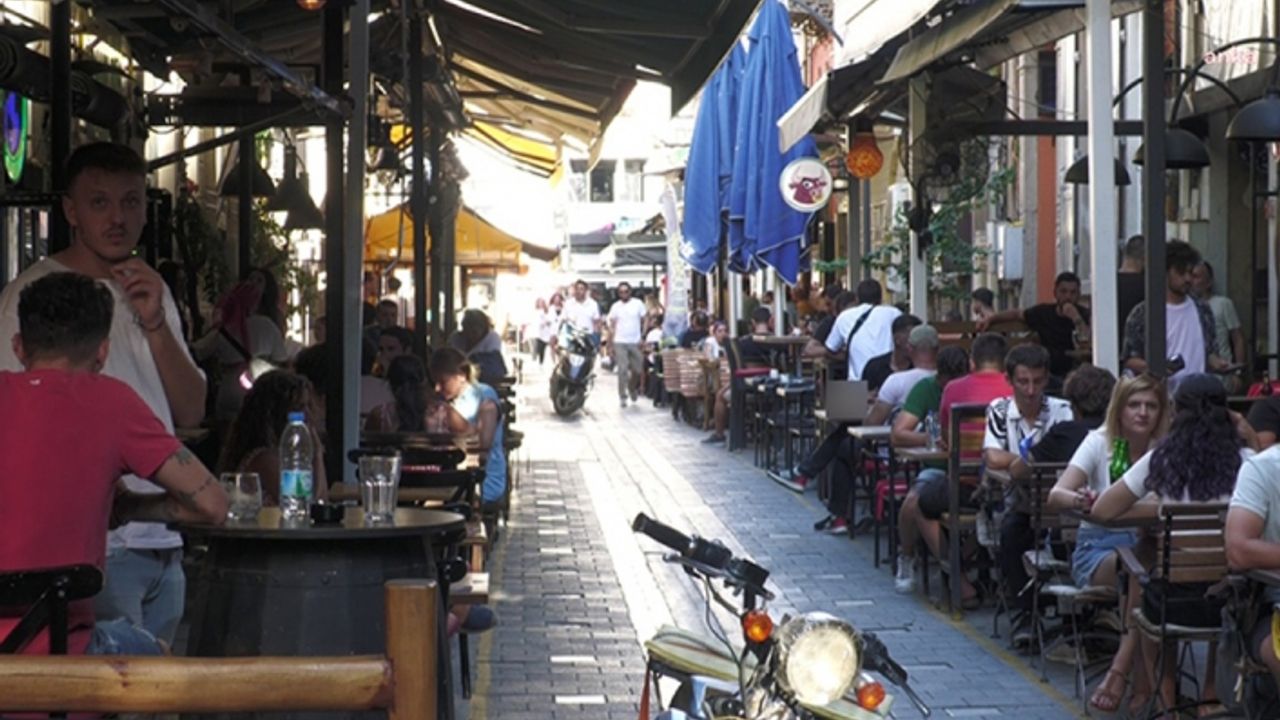 İzmir'de işletmecilerden 'müzik yasağı' tepkisi: Merdiven altı eğlence yerleri çıktı!