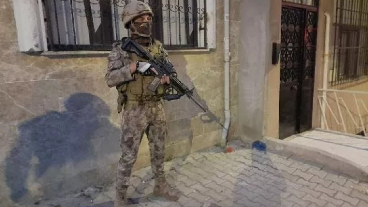 İzmir'den de gözaltılar var... Sanal bahisçilere şafak baskını!