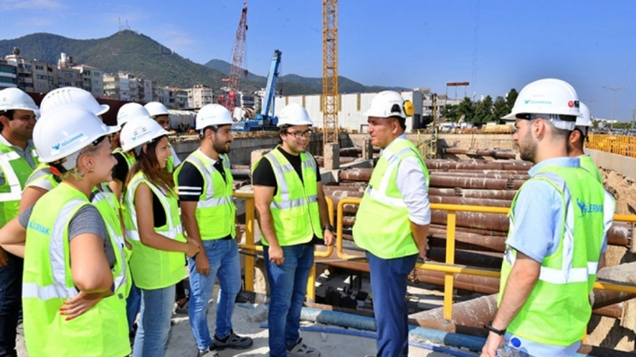 İzmir’in yeni mezun şartı Türkiye’ye örnek oldu
