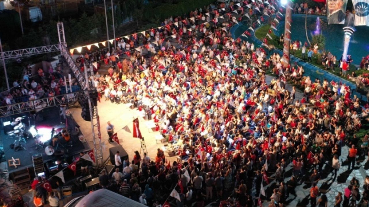 Karabağlar Büyük Zafer'in 100. yılını coşkuyla kutladı