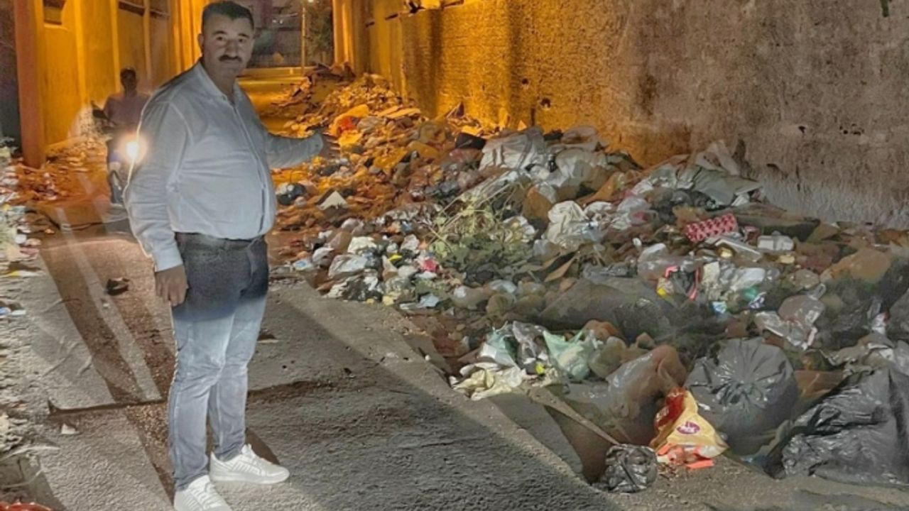 Konak Belediyesine ‘sokak ortasında çöp’ tepkisi