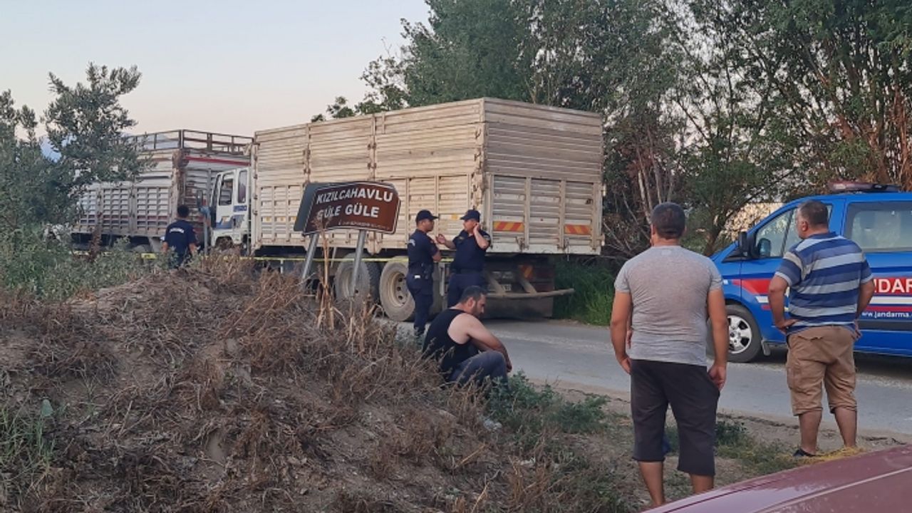 Korkunç ölüm! İki kamyon arasında sıkışarak can verdi