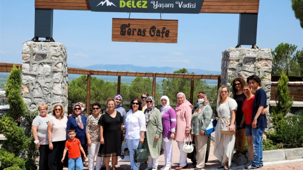 Türk Kadınlar Birliği Derneği Bergama Şubesi'nden Kınık'a ziyaret