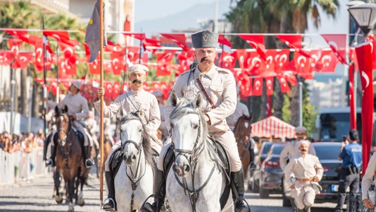 100'üncü yılında İzmir’in kurtuluşu canlandırıldı