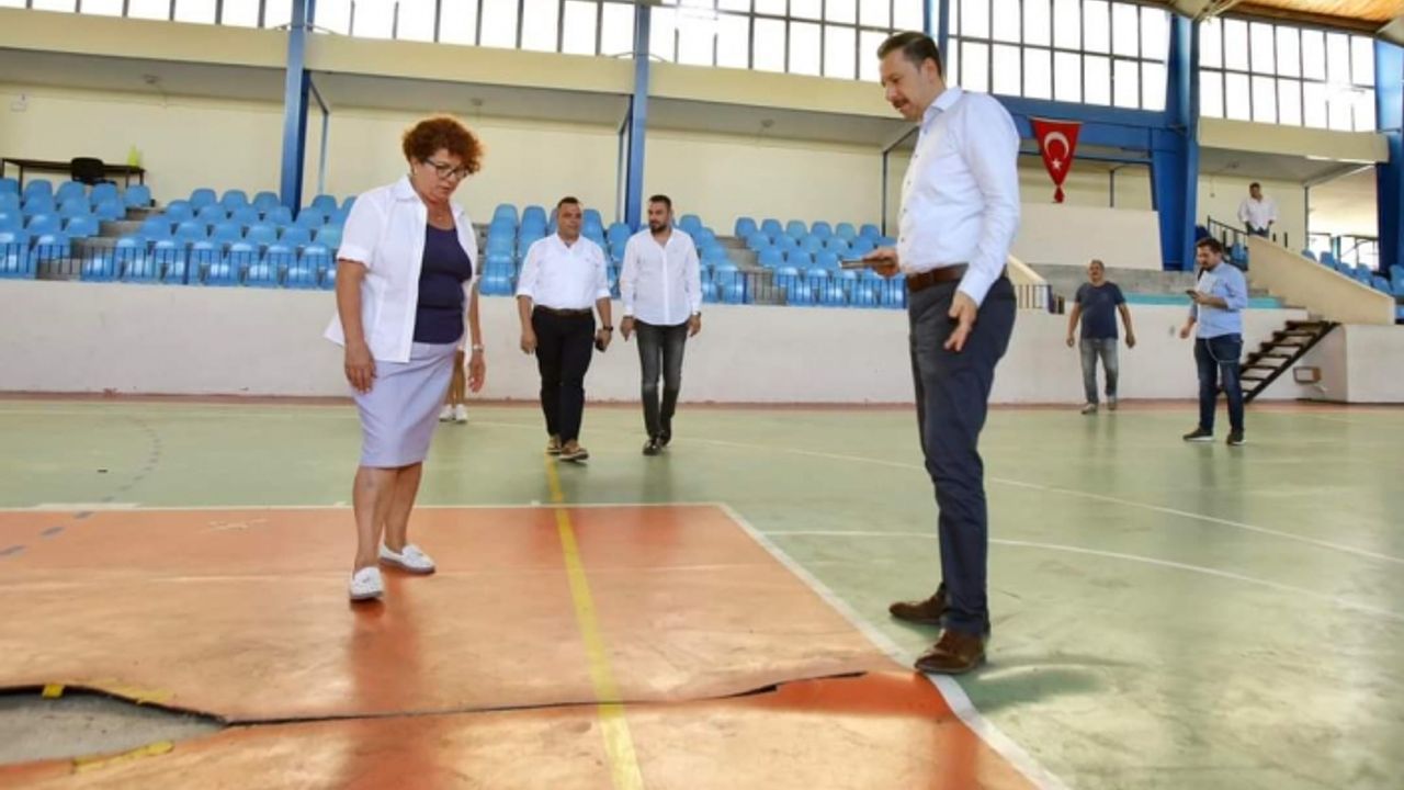 AK Partili Kaya'dan Seferihisar Spor Salonu’nda inceleme