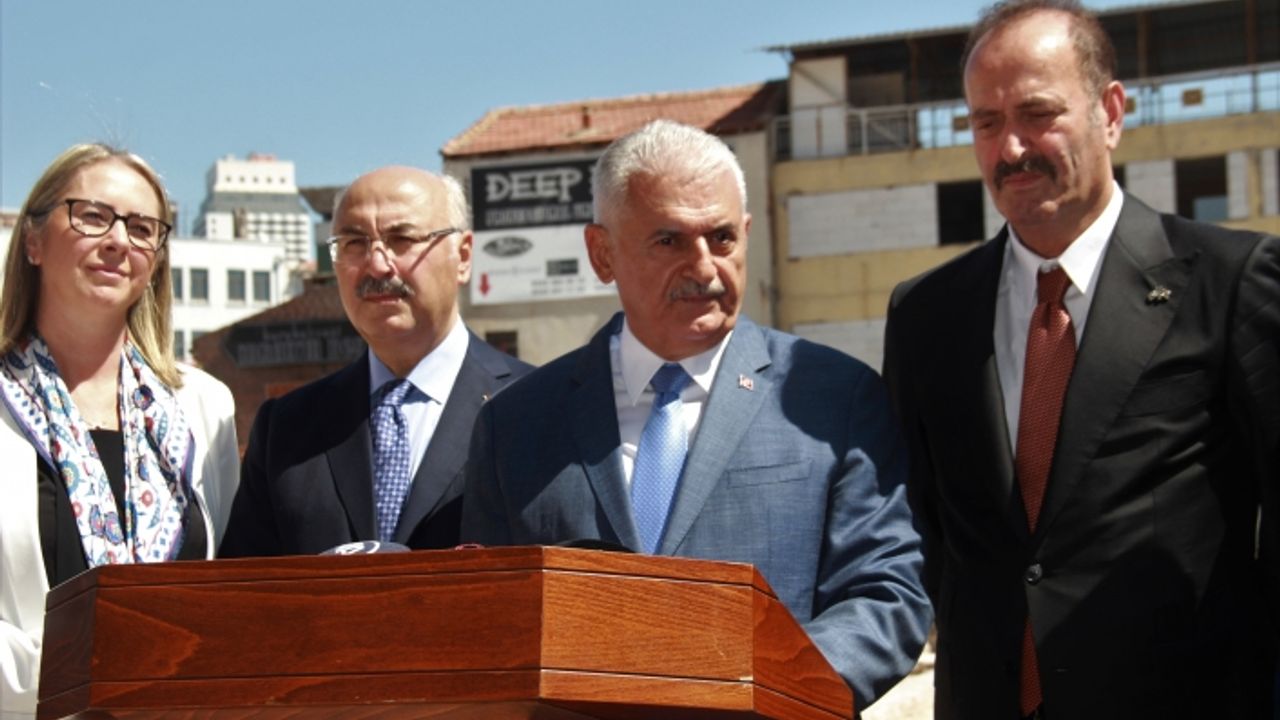 Binali Yıldırım'dan Tunç Soyer'e 'afiş' salvosu