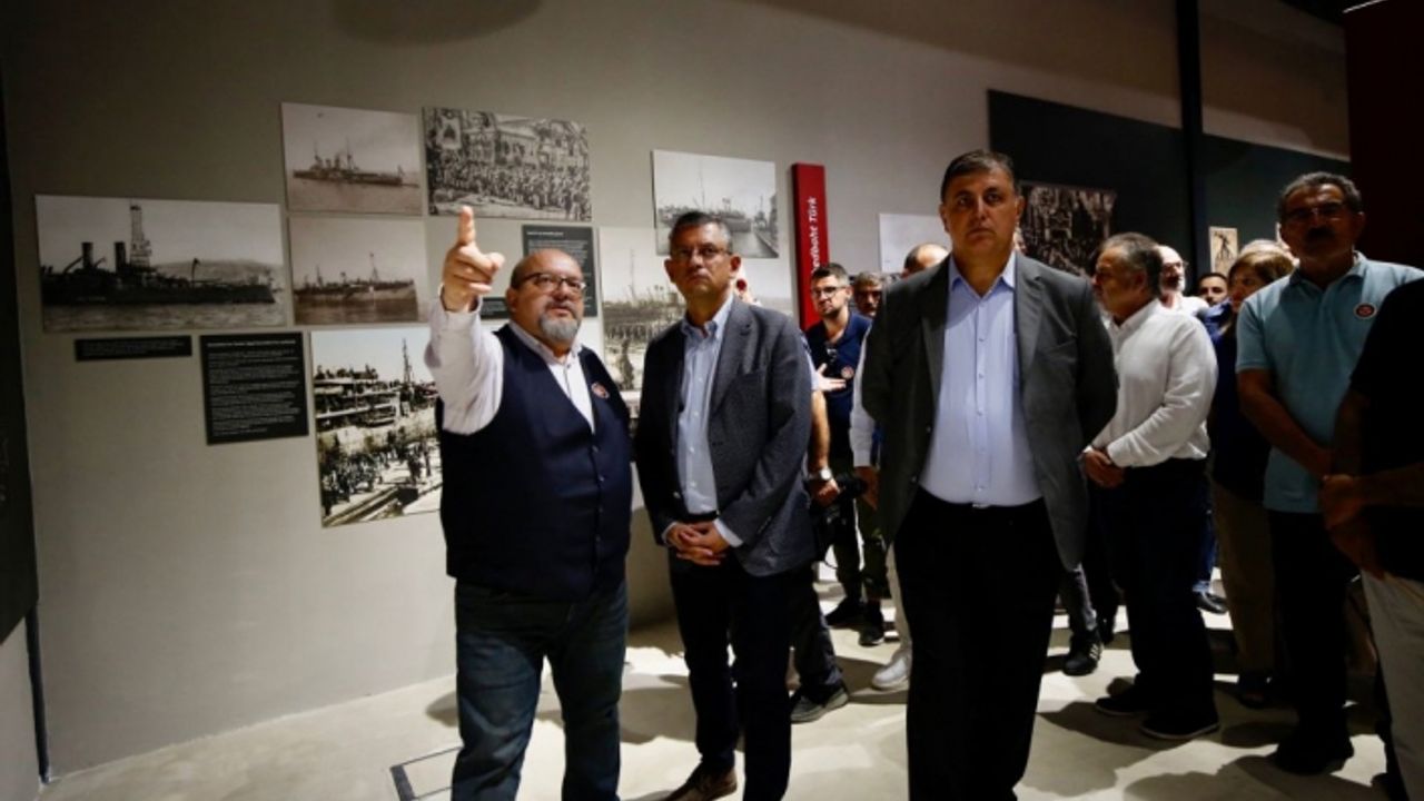 Çatı Bostanlı, 'Ateş Çemberinde İzmir' sergisi ile kapılarını açtı