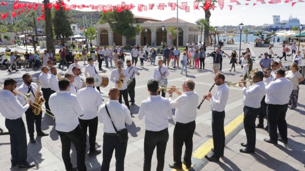 Çeşme’nin dört bir yanında festival coşkusu
