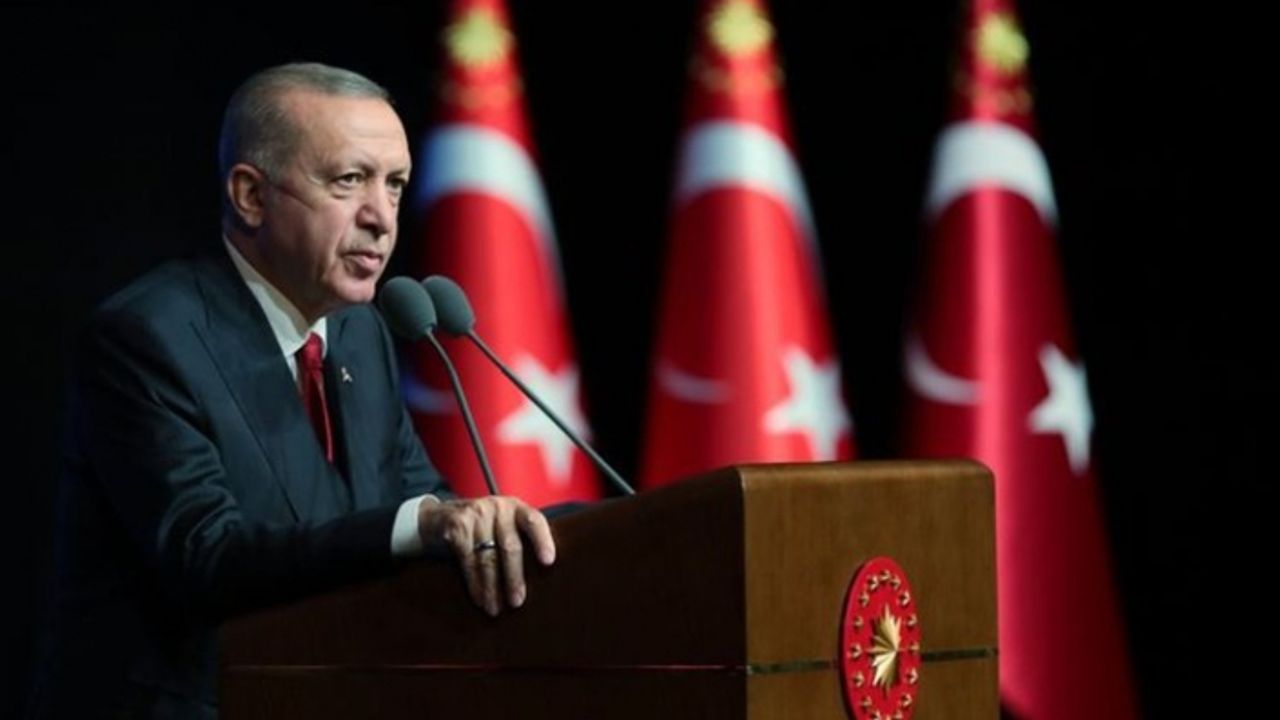 Erdoğan Soyer'i hedef aldı: Kendi ecdadına sövdürmeye çalışan...