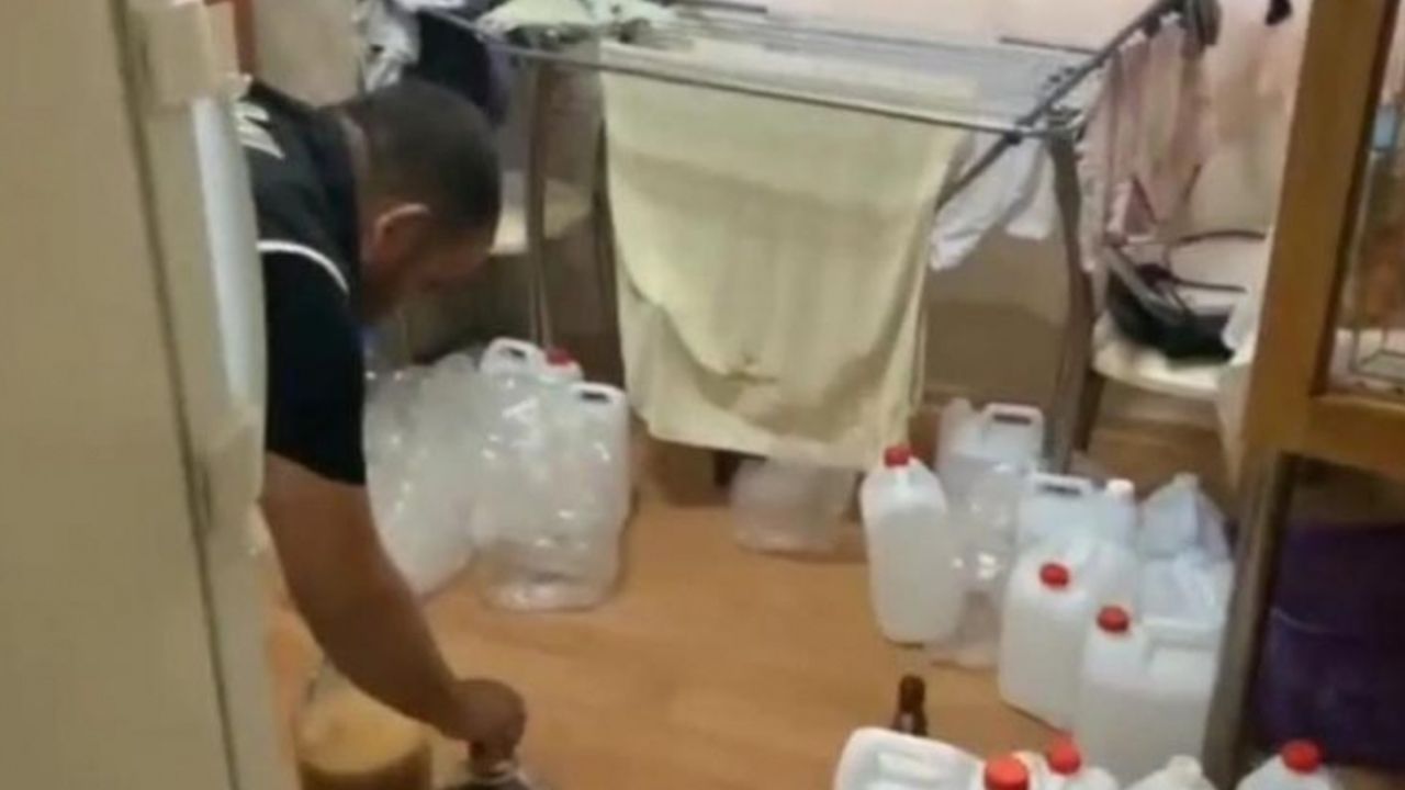 İzmir’de 4 ayrı kaçakçılık operasyonu: Çok miktarda kaçak ürün ele geçirildi