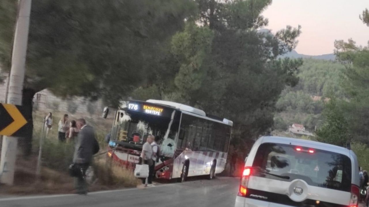İzmir’de belediye otobüsü ile motosiklet çarpıştı: 1 ölü