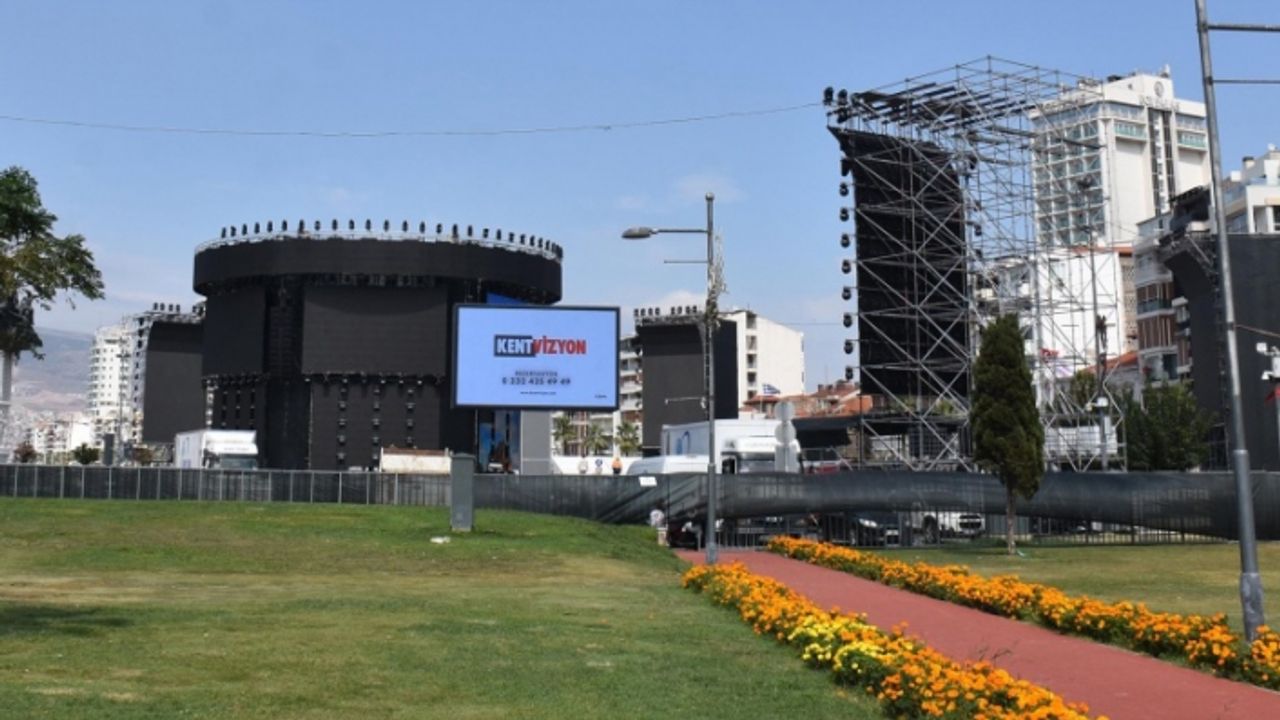 Soyer ve Megastar Tarkan’dan konser açıklaması