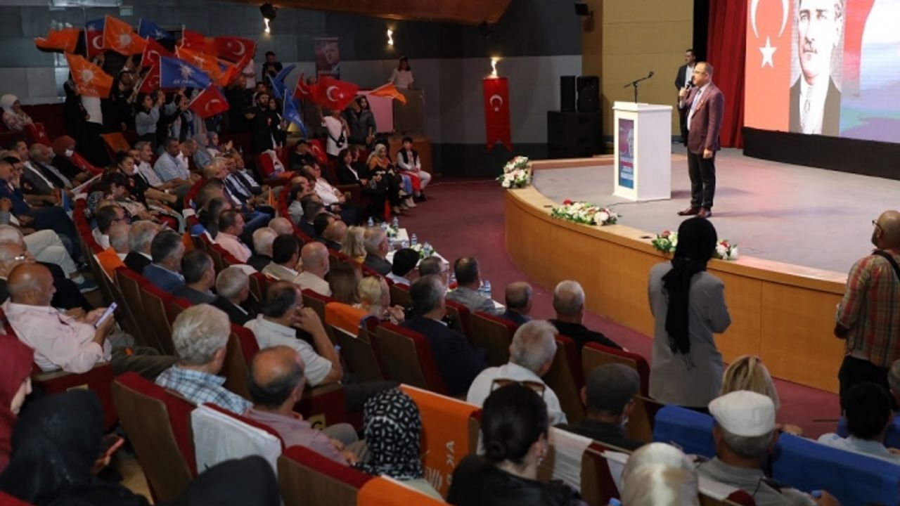 AK Partili Sürekli'den muhalafete salvo: Biz karınca gibi çalışırken onlar ipe un serdi