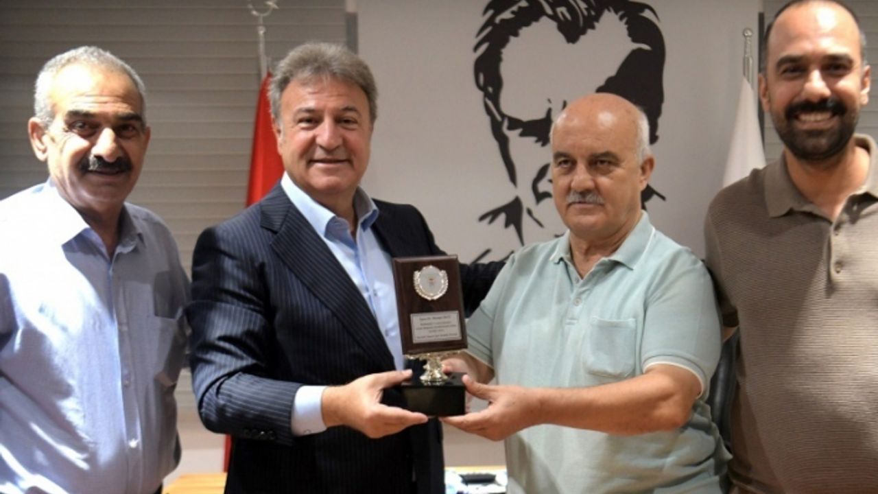 Amatörlerden Başkan İduğ’a plaketli teşekkür