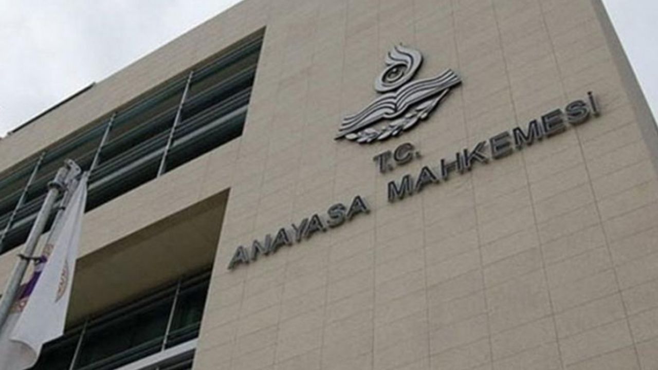 AYM'den dezenformasyon yasası kararı!