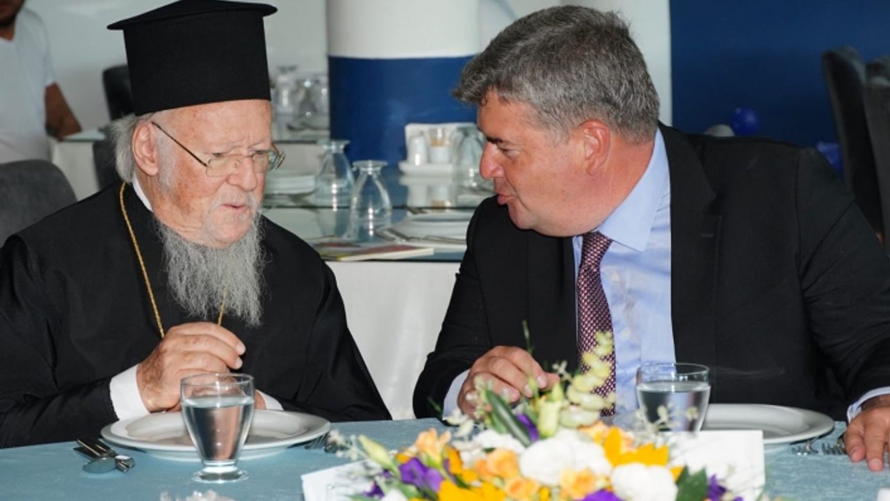 Çeşme’yi ziyaret eden Bartholomeos’tan Başkan Oran’a övgü