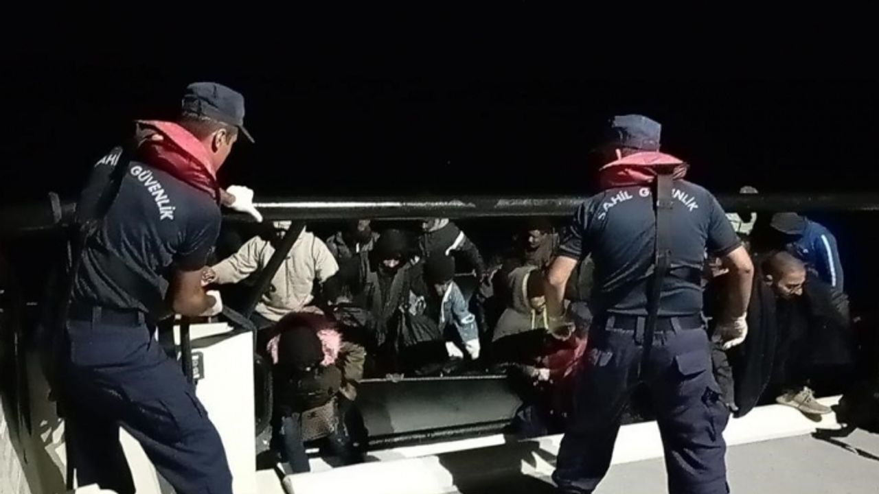 İzmir açıklarında göçmen hareketliliği sürüyor!