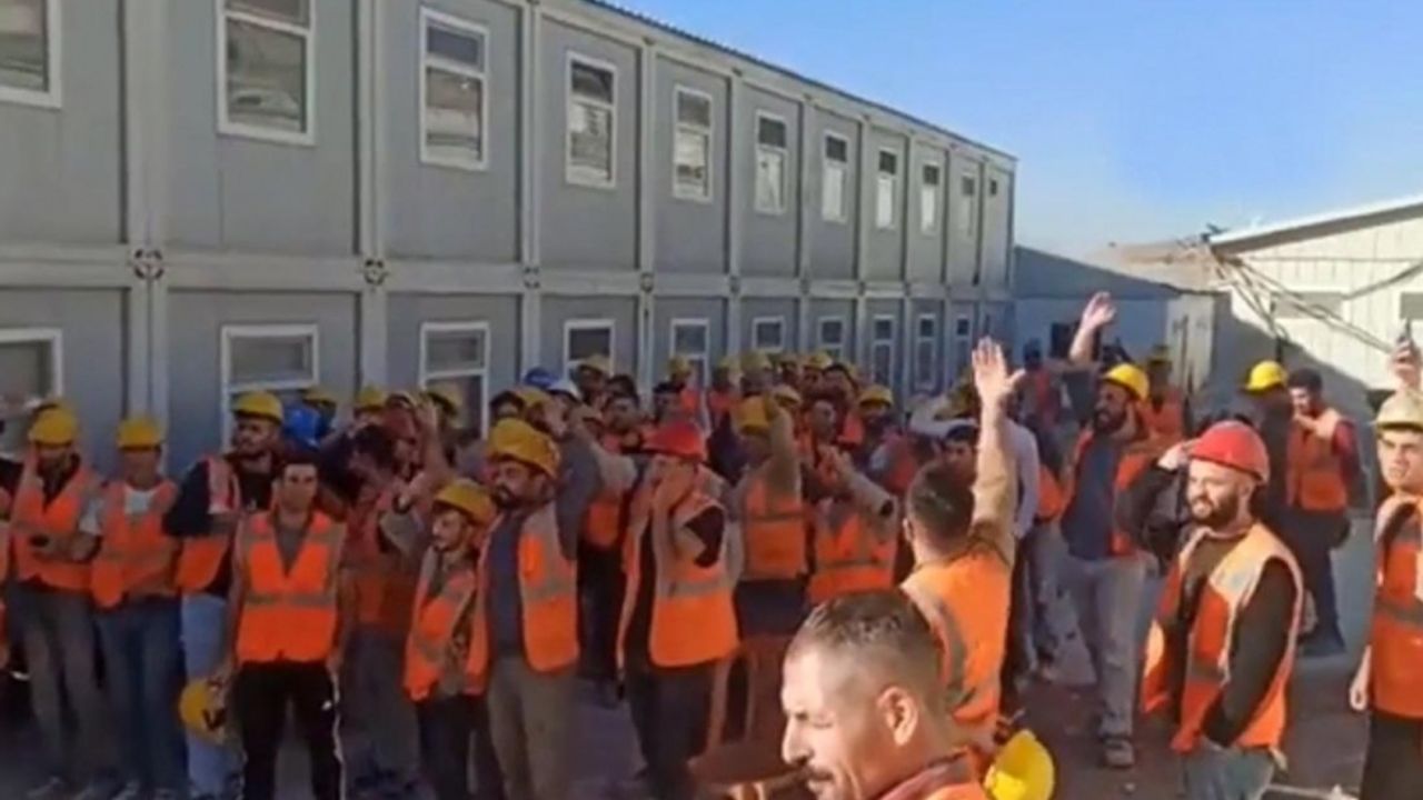 İzmir Şehir Hastanesi inşaatında çalışan işçilerden 'Zorunlu fazla mesai' protestosu