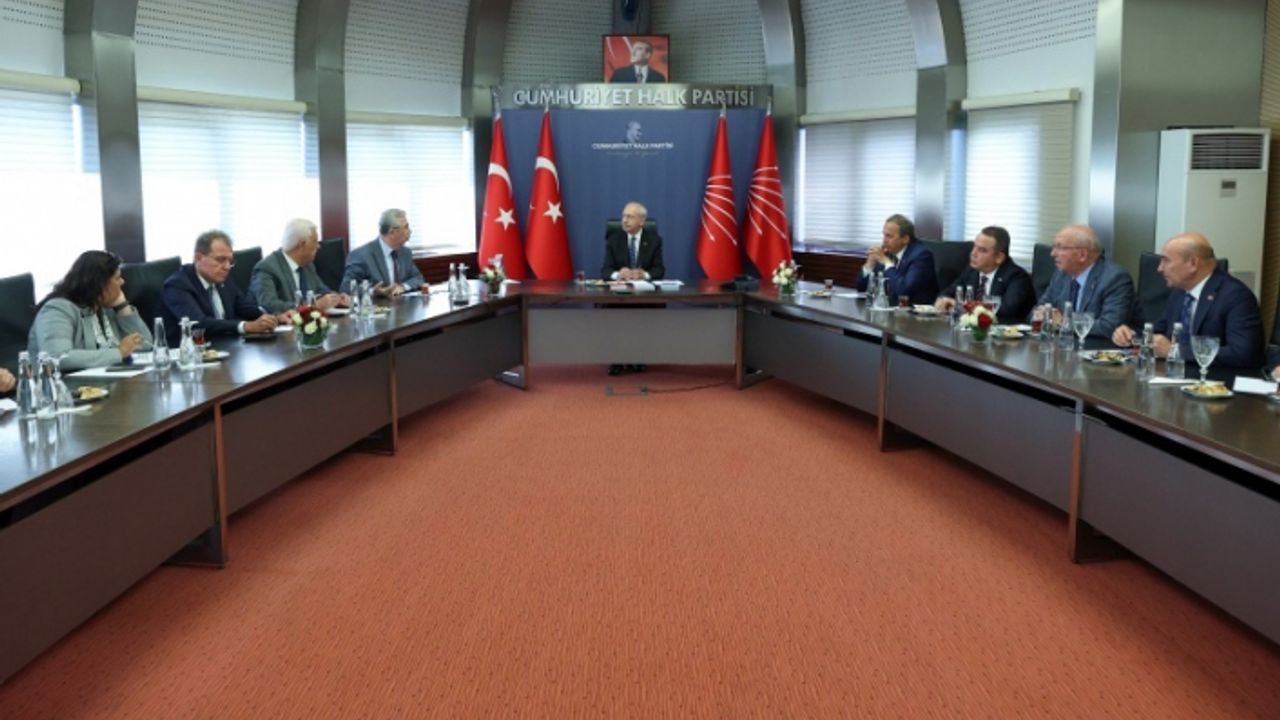 Kılıçdaroğlu, CHP’li Büyükşehir Belediye Başkanları ile görüştü