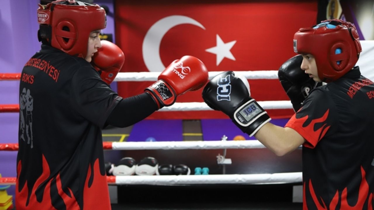 Menderes Belediyesi Kadın Boks Takımı Dünya Şampiyonası yolcusu
