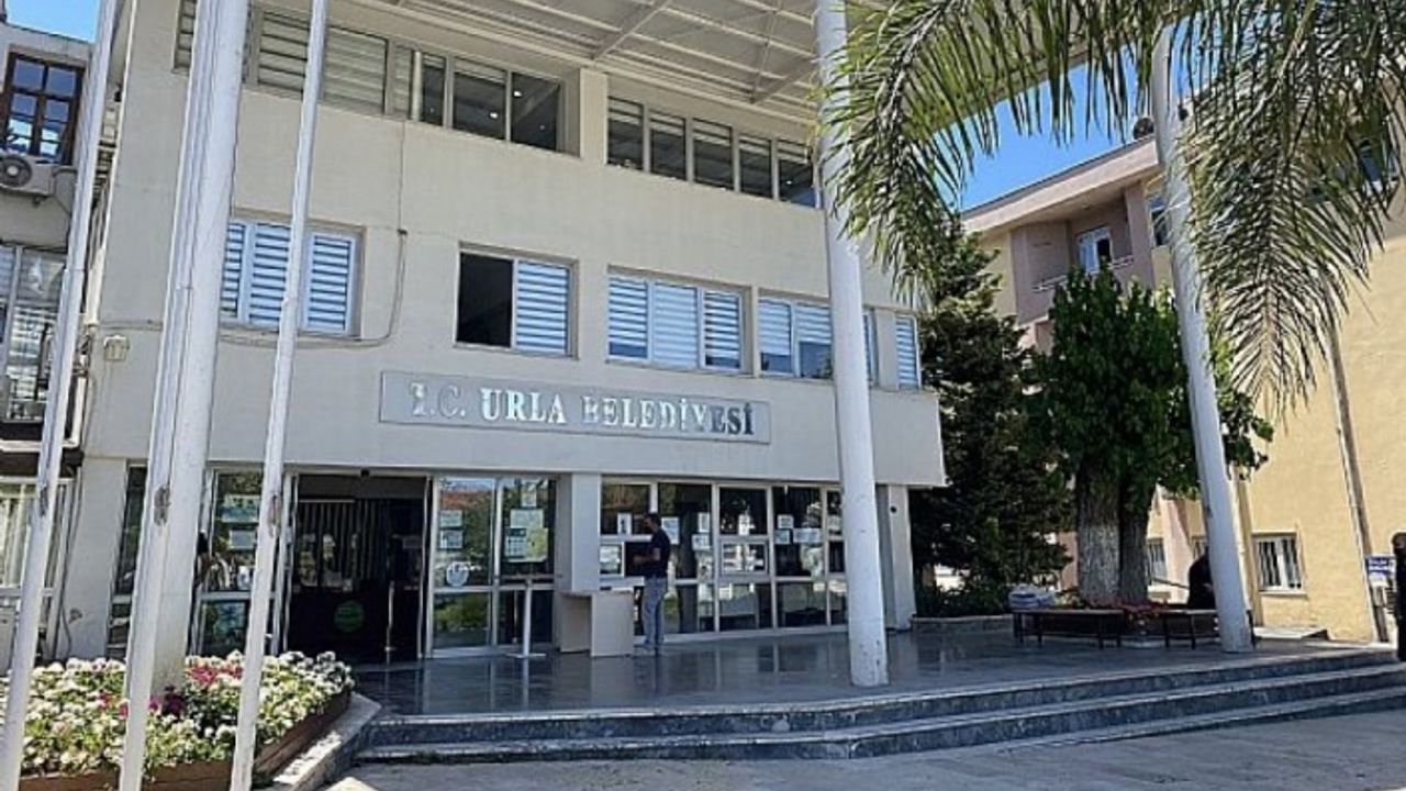 Urla Belediyesi’nde bilgisayar hırsızlığı: Şüpheliler yakalandı