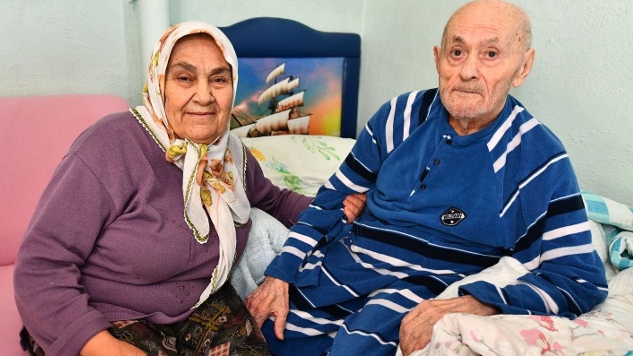 İzmir Büyükşehir Belediyesi’nin evde bakım hizmeti yüzleri güldürüyor