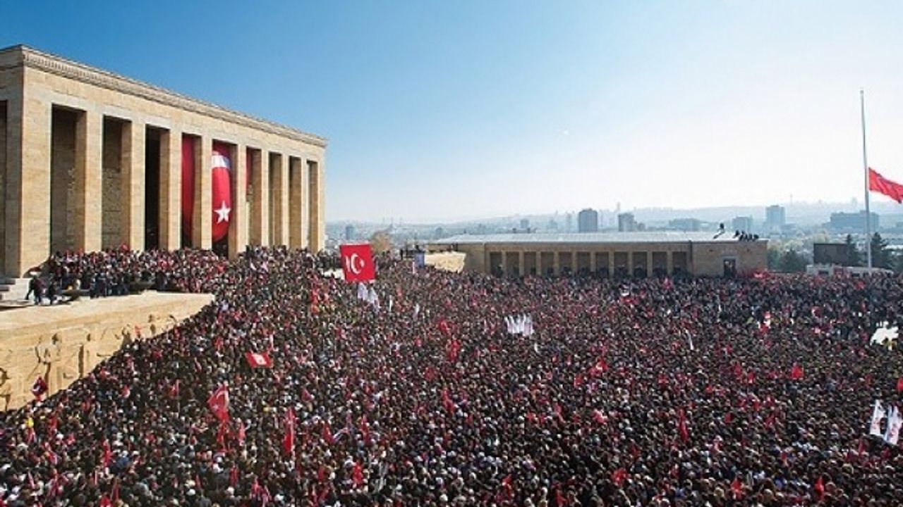 Vatandaş Atatürk'e koşuyor: Anıtkabir’e rekor ziyaret