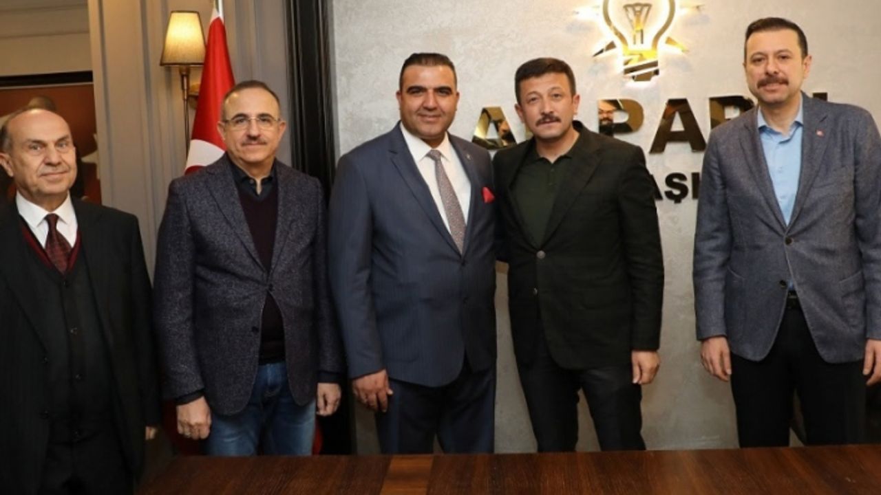 AK Parti İzmir’den Oda Başkanlarına rozet