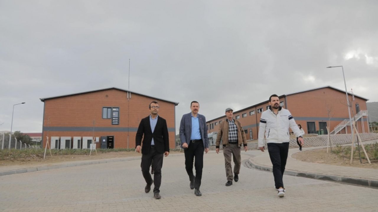 AK Partili Kaya'dan CHP'ye; Kuru gürültüyü bırakın, varsa eseriniz onlarla konuşun!