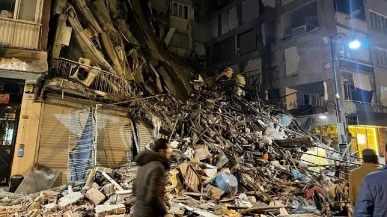7,4'lük deprem 10 ili vurdu