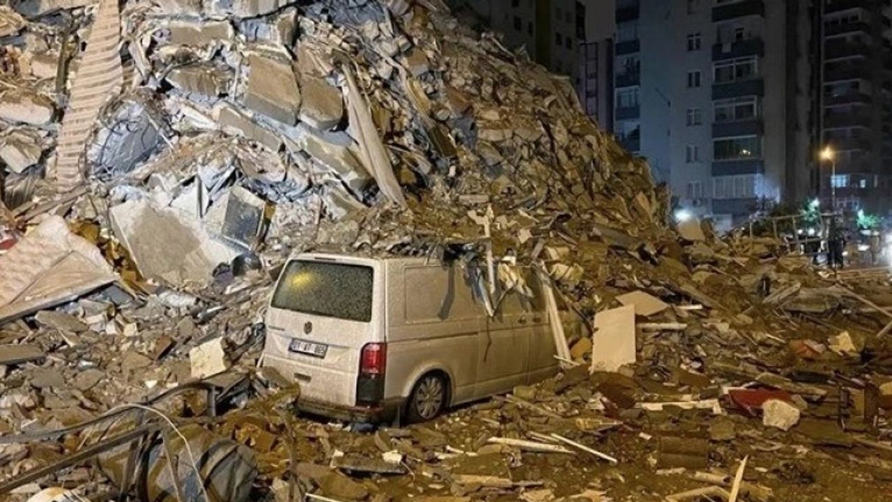 7,4'lük deprem sonrası valilerin görev yerleri değiştirildi