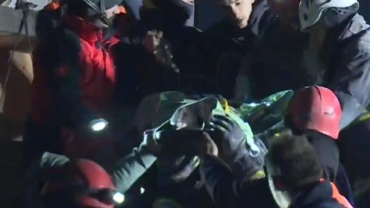 99. saatte umudun zaferi: 1 kişi daha enkazdan sağ çıkarıldı