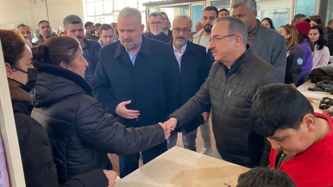 AK Parti İzmir depremzedeler için tek yürek oldu
