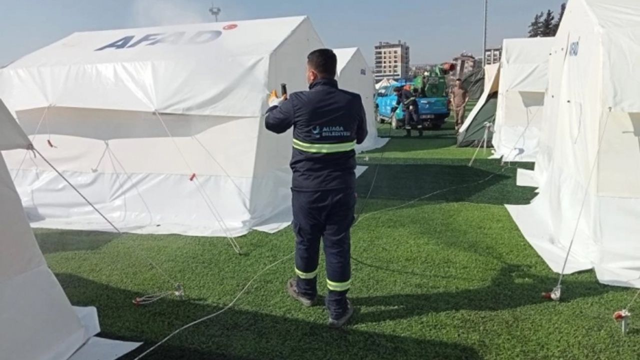 Aliağa Belediyesi, Hatay'da dezenfeksiyon çalışması yapıyor