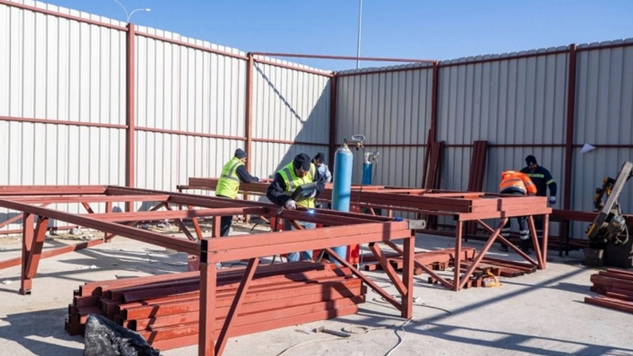 Büyükşehir deprem bölgesinde konteyner üretiyor