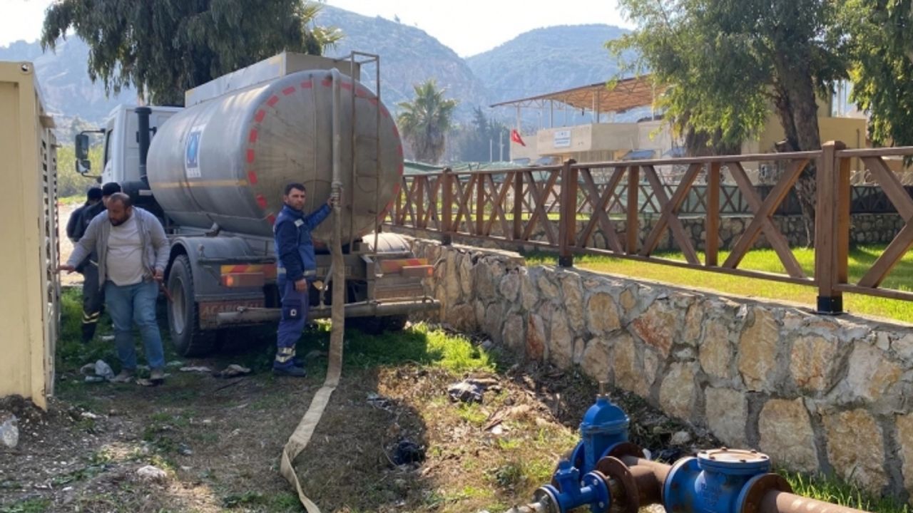 Deprem bölgesindeki su sorunu için İZSU ekipleri devrede