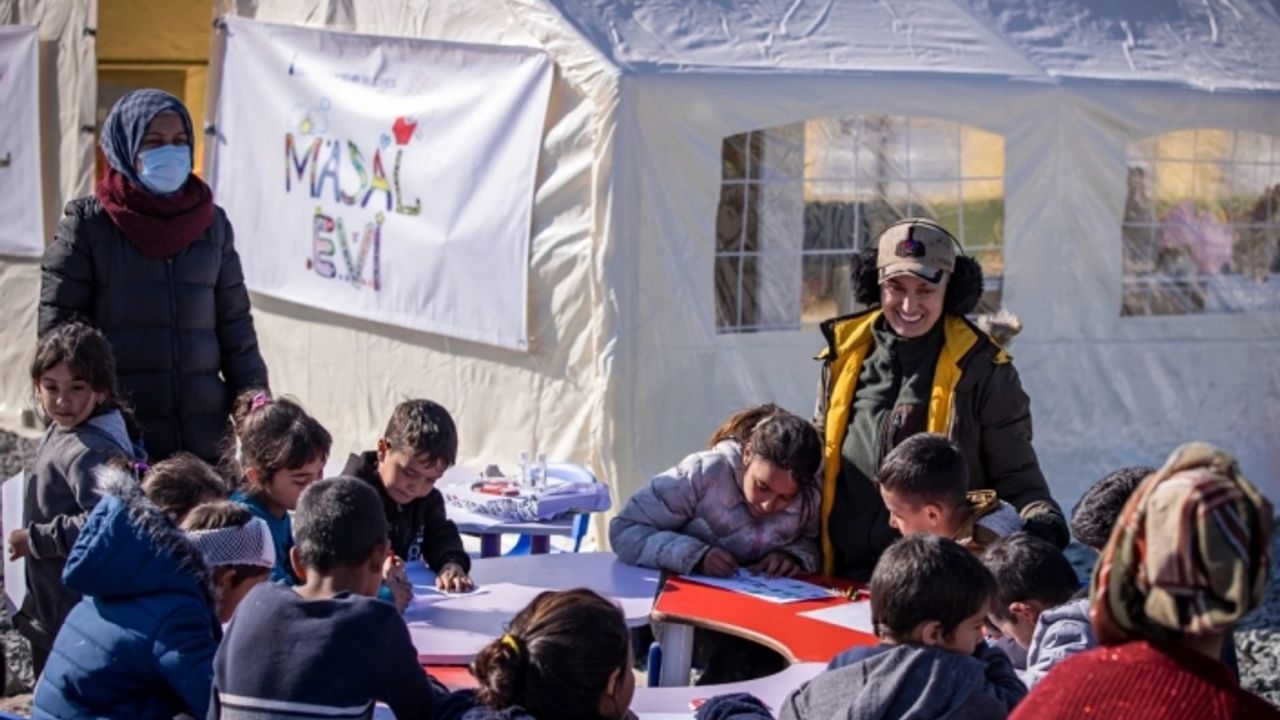 Depremzede çocukların yüzleri Masal Evi ile gülüyor