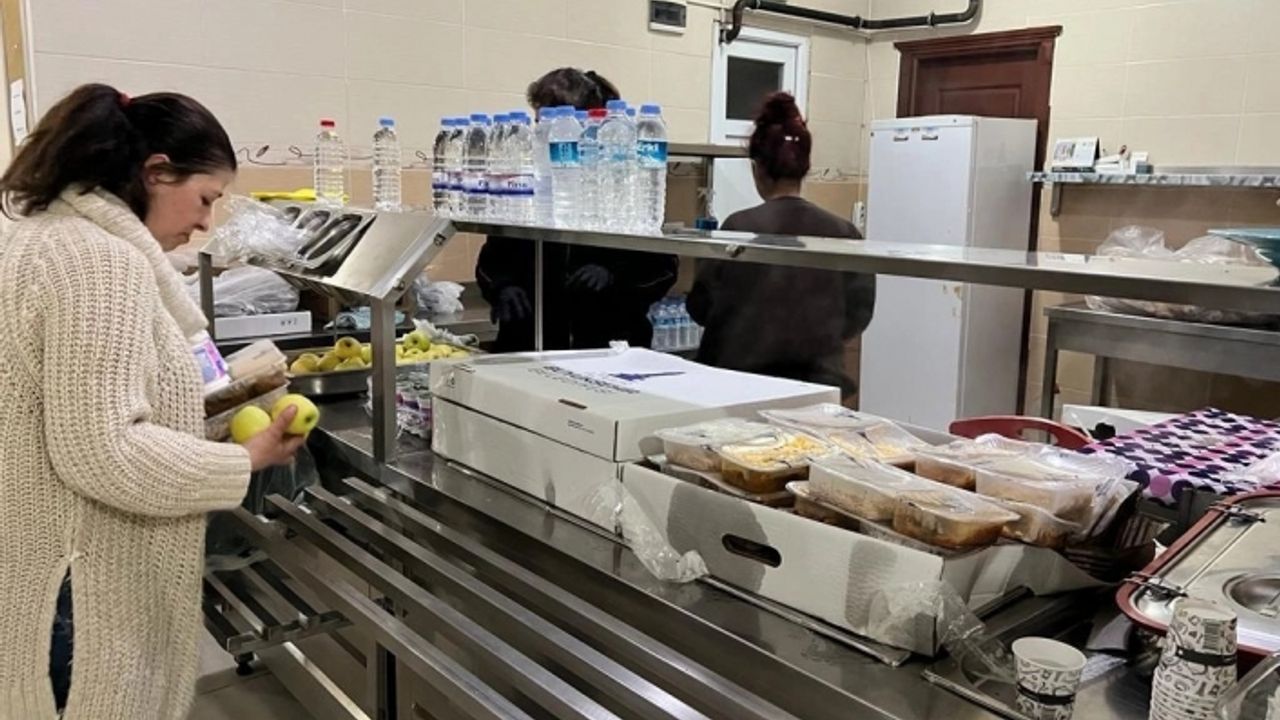 Depremzedeler Büyükşehir'in sosyal tesislerine yerleştirildi