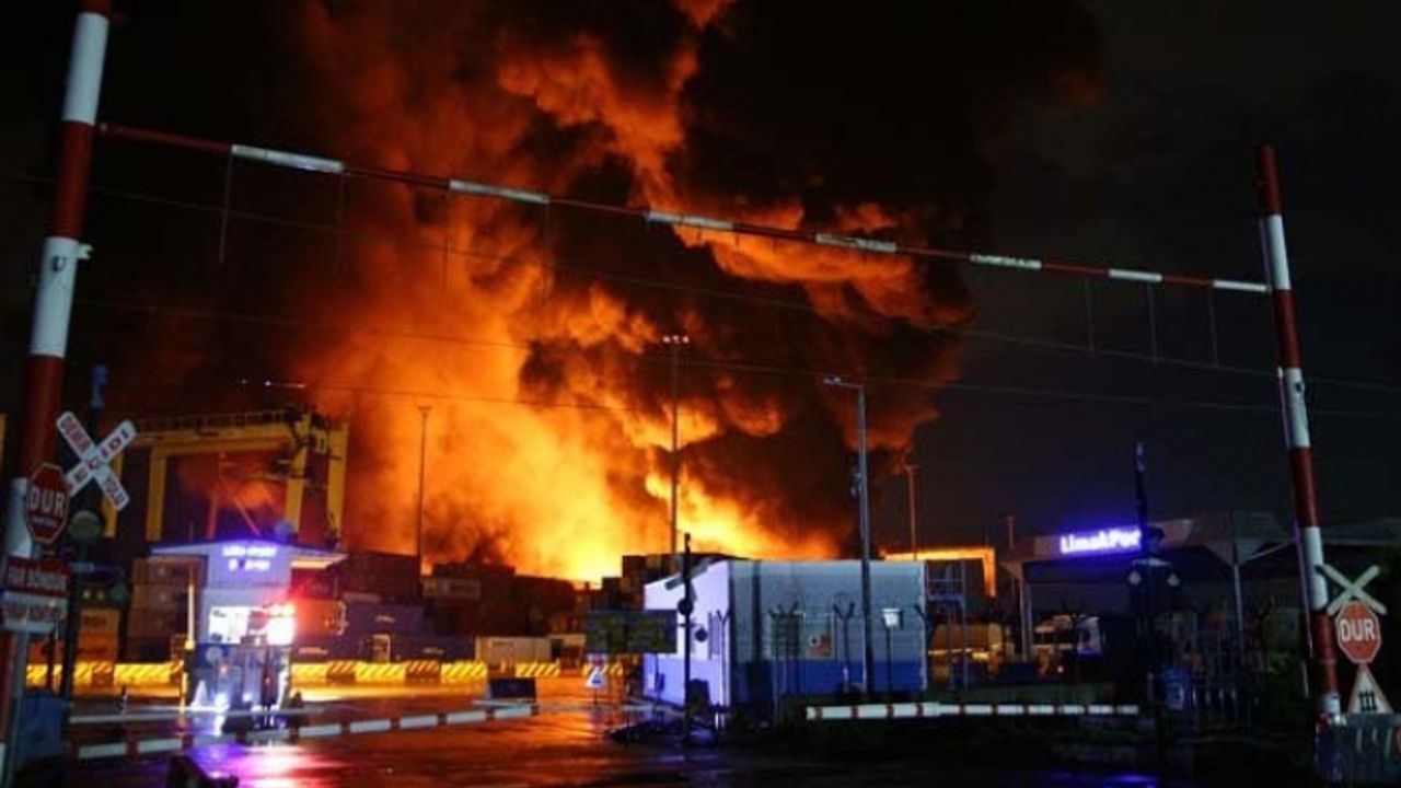 İskenderun Limanı’nda çıkan yangın sürüyor
