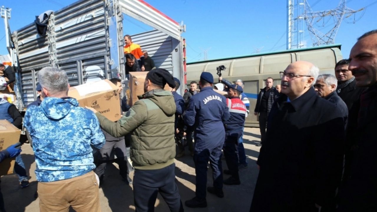 İzmir afet bölgesinde yaraları sarmaya devam ediyor