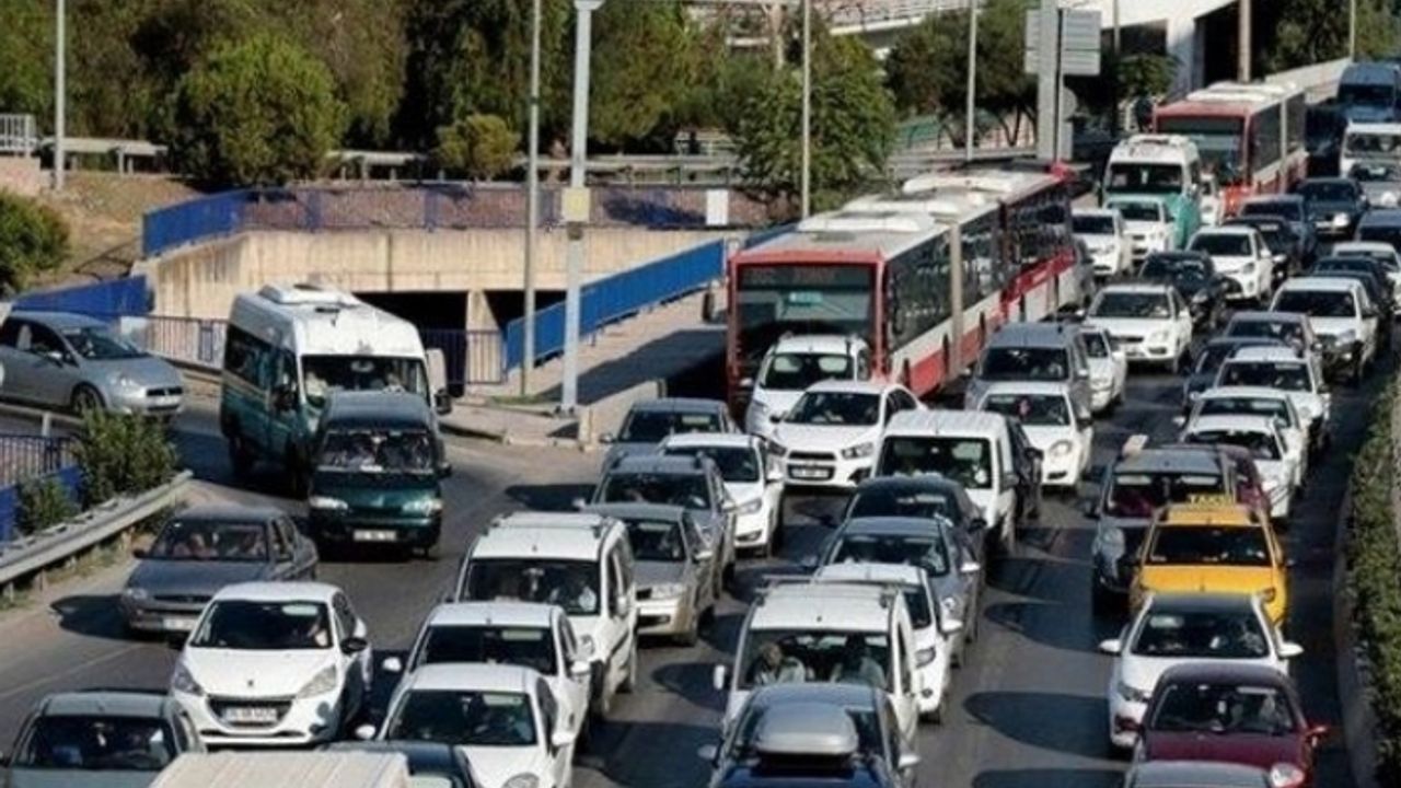 İzmir'de trafiğe kayıtlı araç sayısı belli oldu!